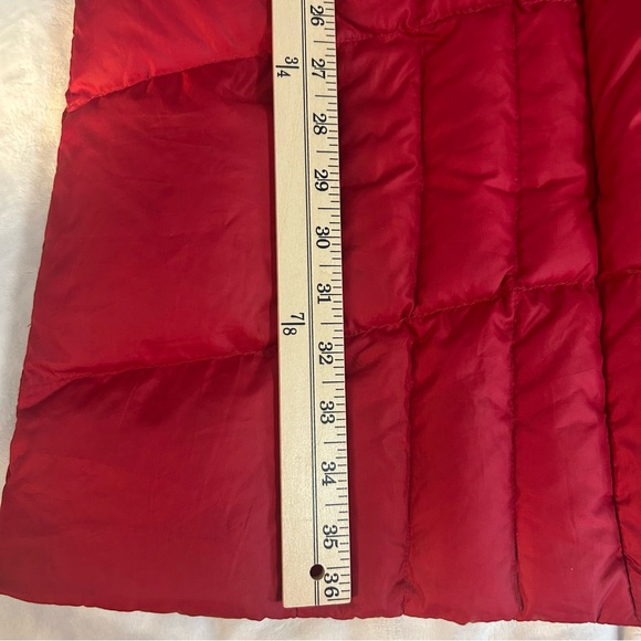 Eddie Bauer Women’s Red Down Puffer Coat with Faux Fur Hood sz MT Lightweight - Picture 8 of 12